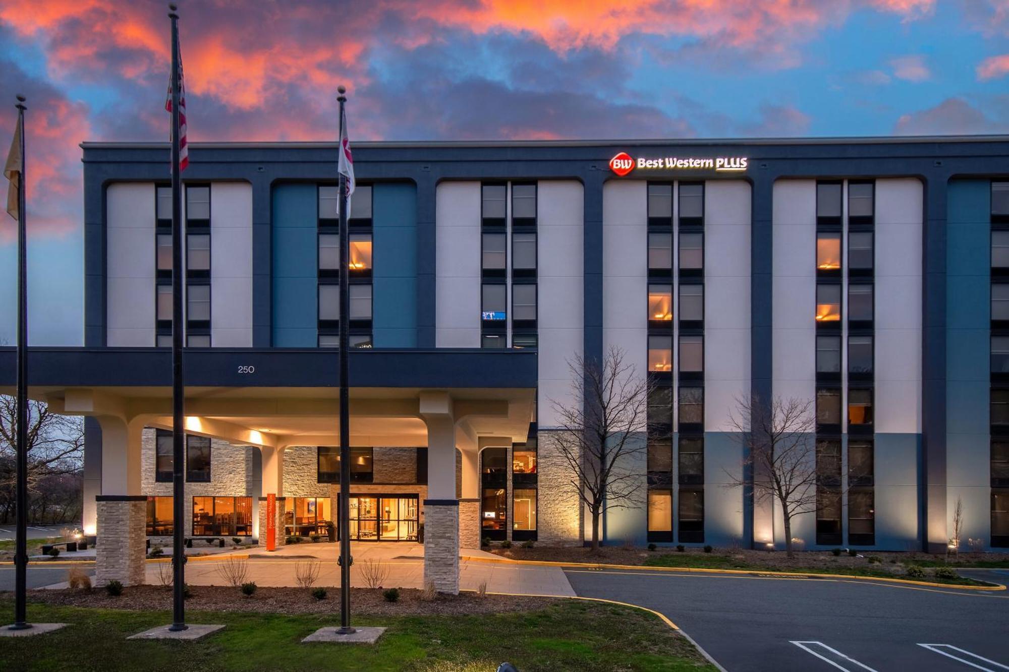 Best Western Plus Meadowlands Secaucus Extérieur photo